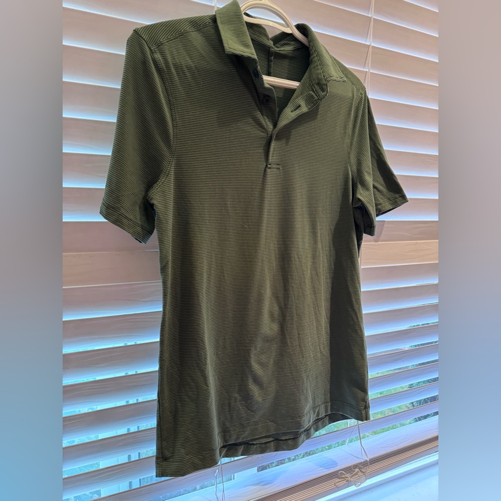 Like new Lululemon men’s polo T-shirt size extra small striped green